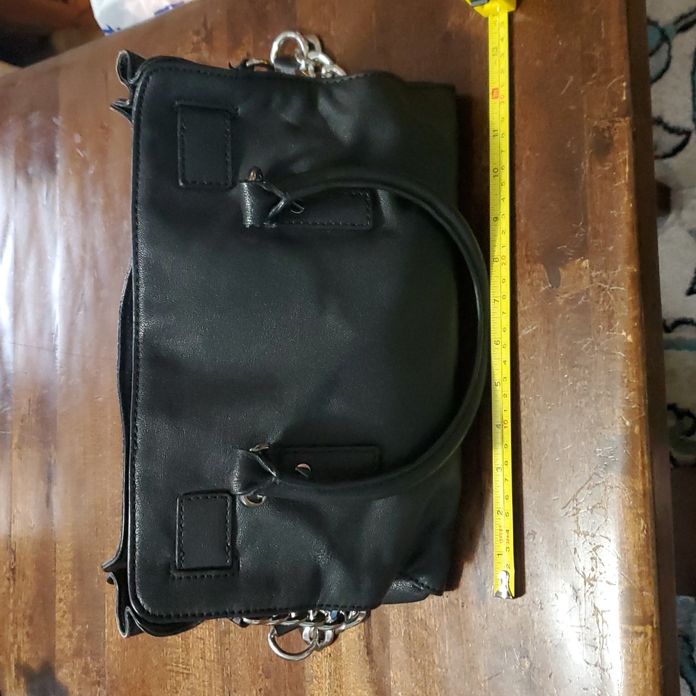 Michael Kors Black Shoulder Bag with Chain Detail. - Picture 4 of 10